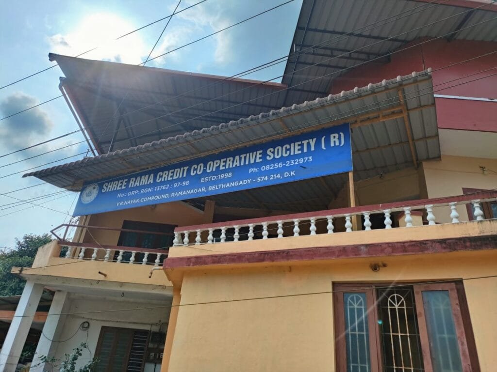 IMG-20241015-WA0000-1-1024x768 ಇತ್ತ ಬ್ಯಾಂಕ್ ಮುಳುಗುತ್ತಿದೆ..!! ಅತ್ತ ಬ್ಯಾಂಕ್ ಅಧ್ಯಕ್ಷರ      ಕೋಟಿ ಬಂಗ್ಲೆ  ತಲೆ ಎತ್ತಿದೆ..!!