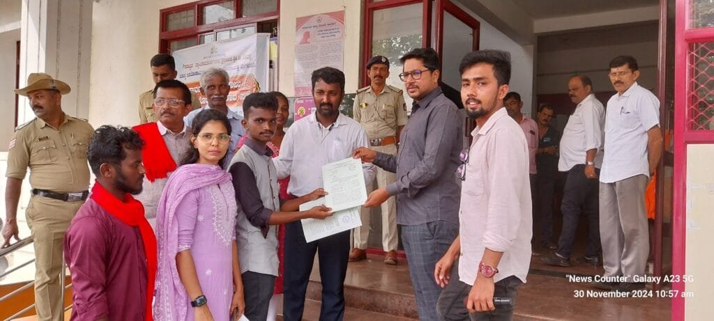 20241130_105745-1024x461 ಮಂಗಳೂರು ಪೊಲೀಸ್ ಕಮೀಷನರ್ ಅನುಪಮ್ ಅಗರವಾಲ್ ಅಮಾನತಿಗೆ ಒತ್ತಾಯಿಸಿ ಡಿ.ವೈ.ಎಫ್.ಐ. ನೇತೃತ್ವದಲ್ಲಿ ಪ್ರತಿಭಟನೆ
