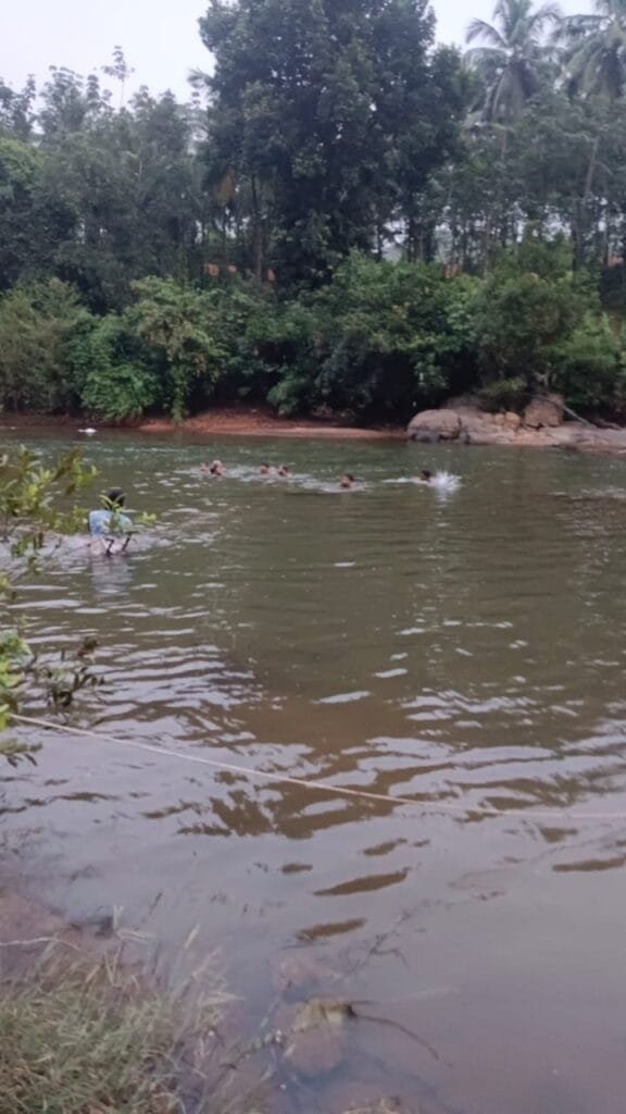 IMG-20241127-WA0004-576x1024 ನದಿಗೆ ಸ್ನಾನಕ್ಕೆ ಹೋದ ಮೂವರು ವಿದ್ಯಾರ್ಥಿಗಳು ನೀರುಪಾಲು