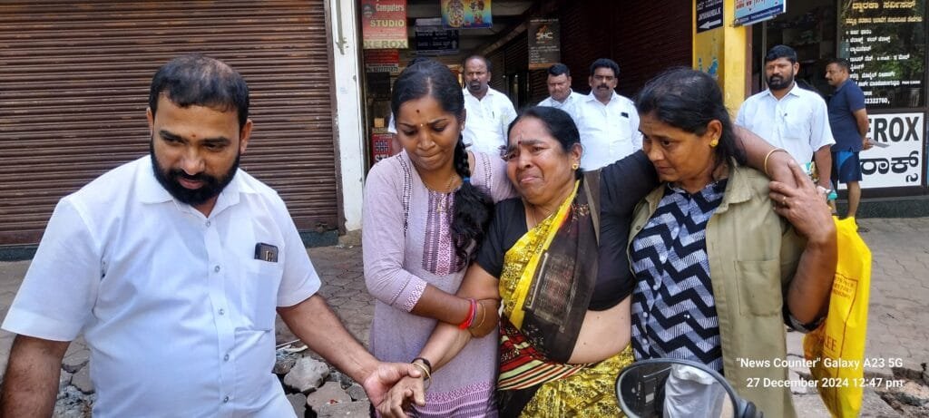 20241227_124737-2-1024x461 ಚರಂಡಿ ದಾಟುವಾಗ ಕುಸಿದು ಬಿದ್ದ ಮಹಿಳೆಯ ಕಾಲು ಮುರಿತ : ಮಂಗಳೂರು ಆಸ್ಪತ್ರೆಗೆ ಶಿಫ್ಟ್