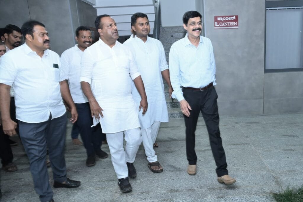 IMG-20250204-WA0002-1024x683 ರಜತ ಸಂಭ್ರಮದಲ್ಲಿರುವ ಉಜಿರೆ ಬೆನಕ ಆಸ್ಪತ್ರೆಗೆ ಸಭಾಪತಿ ಯು.ಟಿ.ಖಾದರ್ ಭೇಟಿ : ನವೀಕೃತ ಆಸ್ಪತ್ರೆಯ ಅತ್ಯಾಧುನಿಕೀಕರಣಕ್ಕೆ ಮೆಚ್ಚುಗೆ
