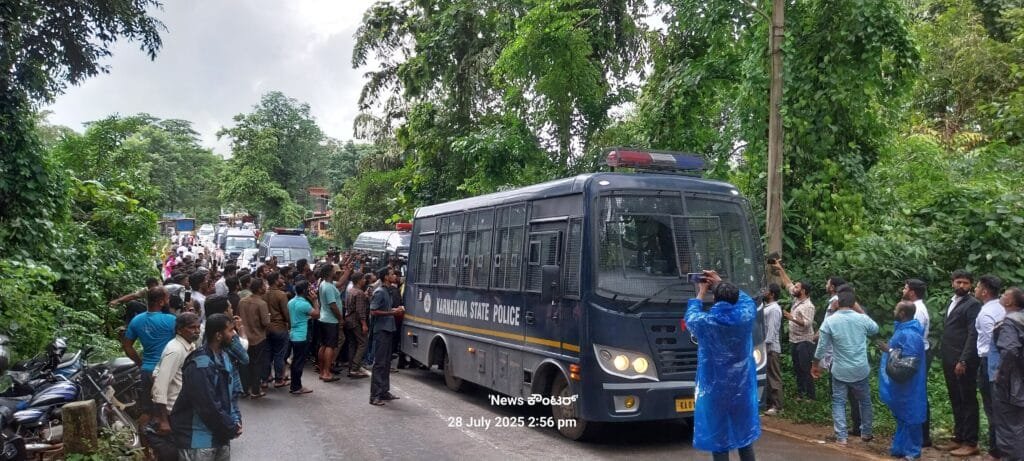 20250728_145647-1024x461 ಧರ್ಮಸ್ಥಳ ನೂರಾರು ಶವಗಳ ರಹಸ್ಯ ದಫನ ಪ್ರಕರಣ: ಮೊದಲ ದಿನವೇ 13 ಸಮಾಧಿಗಳನ್ನು ಗುರುತಿಸಿದ ಧೀರ ದೂರುದಾರ