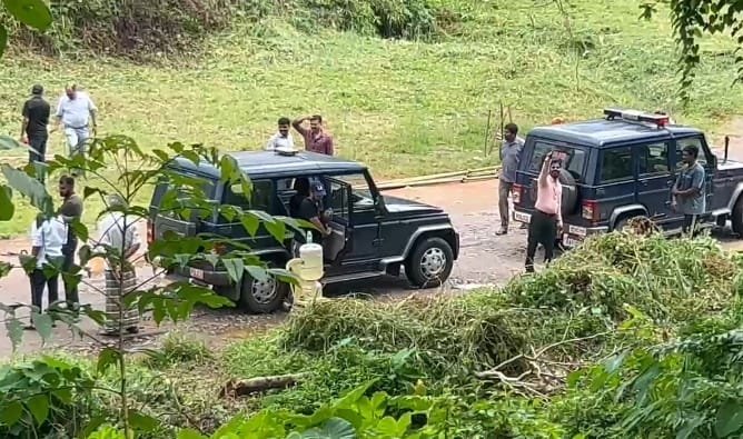 IMG_20250812_120137 ಧರ್ಮಸ್ಥಳ ಸಮೂಹ ಸಮಾಧಿ ಪ್ರಕರಣ : ಸ್ಪಾಟ್ ನಂ: 13ರಲ್ಲಿ ಗ್ರೌಂಡ್ ಪೆನೇಟ್ರೇಟಿಂಗ್ ರಾಡರ್ ಕಾರ್ಯಾಚರಣೆ ಆರಂಭ