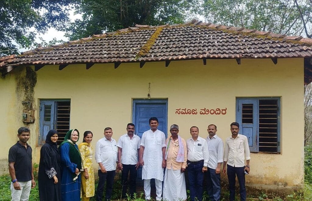 IMG-20251028-WA0001-1024x659 ಲಾಯಿಲ ಪುತ್ರಬೈಲ್ ಸಮಾಜ ಮಂದಿರ ಶಿಥಿಲಾವಸ್ಥೆಯಲ್ಲಿ : ಸುಸಜ್ಜಿತ ಕಟ್ಟಡ ನಿರ್ಮಾಣಕ್ಕೆ ಅನುದಾನದ ಭರವಸೆ ನೀಡಿದರಕ್ಷಿತ್ ಶಿವರಾಮ್