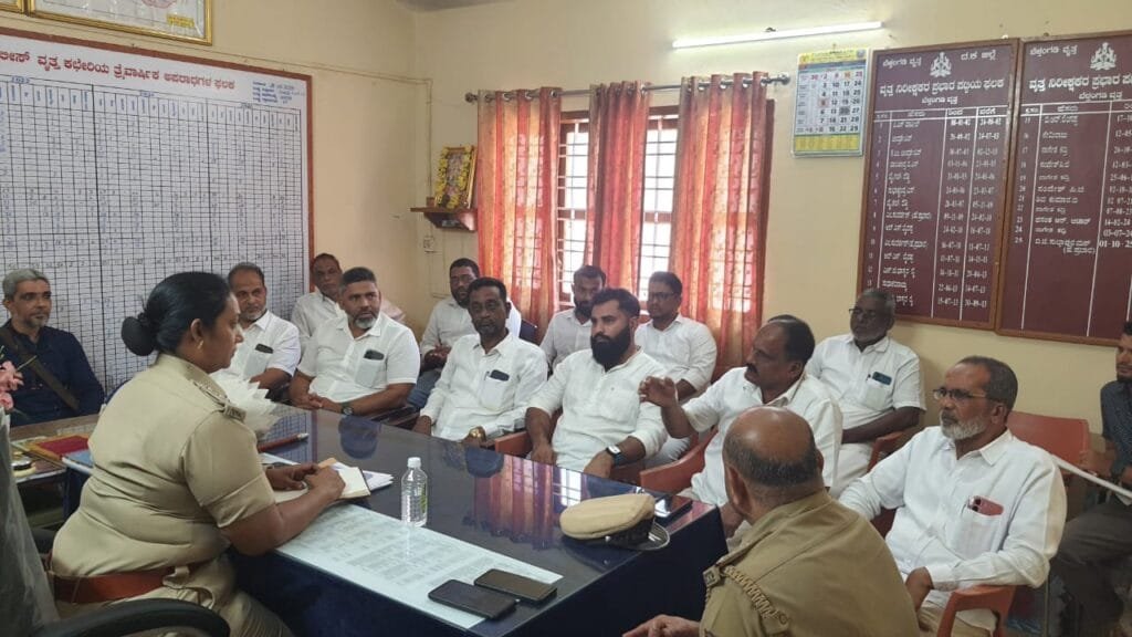 IMG-20251110-WA0008-1024x576 ಪಟ್ಟೂರು ಗೋವಧೆ ಹೆಸರಲ್ಲಿ ಕಾನೂನು ಬಾಹಿರ ಮನೆ ಜಪ್ತಿ ಪ್ರಕರಣ : ಮುಸ್ಲಿಂ ಮುಖಂಡರ ನಿಯೋಗ ನೂತನ ಡಿವೈಎಸ್ಪಿ ಭೇಟಿ