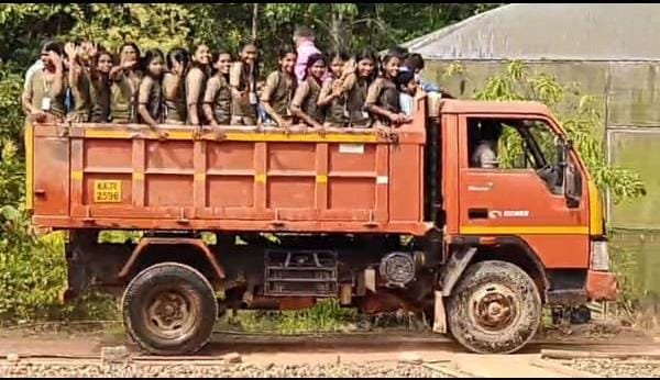 IMG-20260211-WA0019 ಬಳಂಜ; ಪಿಕಪ್ - ಟಿಪ್ಪರ್ ನಲ್ಲಿ ಶಾಲಾ ಮಕ್ಕಳನ್ನು ವಿಹಾರಕ್ಕೆ ಕರೆದೊಯ್ದ ಪ್ರಕರಣ :    ಹೆಚ್.ಎಂ. ಸಸ್ಪೆಂಡ್ !